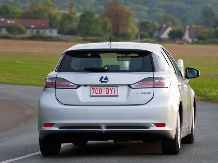  Lexus CT200h 2010 года  (US) (фото 12 из 30)